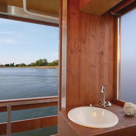 Hafen Botel 3*